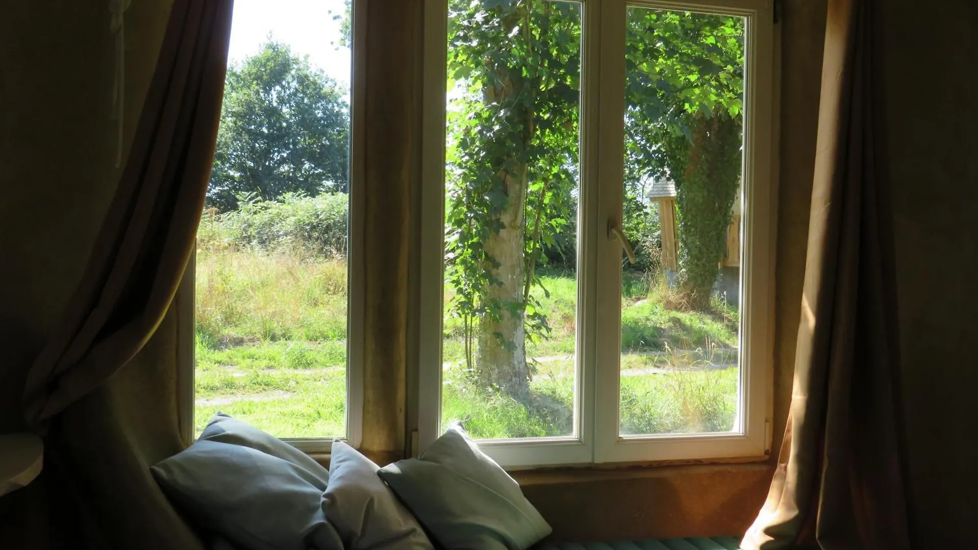 Camping Eco-Touristique Et Tiers-Lieu Apprenant - Kerbouzier Melgven Parque de Campismo