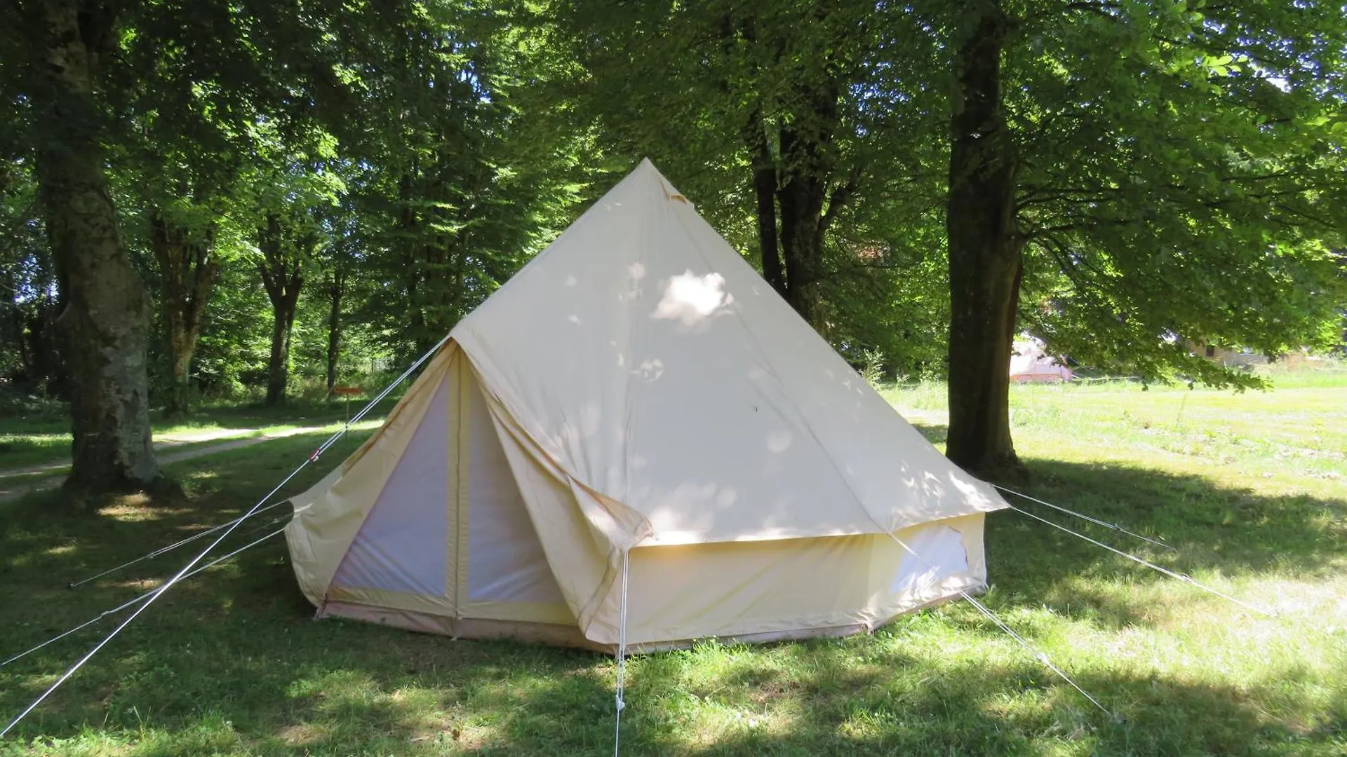 Camping Eco-Touristique Et Tiers-Lieu Apprenant - Kerbouzier Melgven 0*,  França