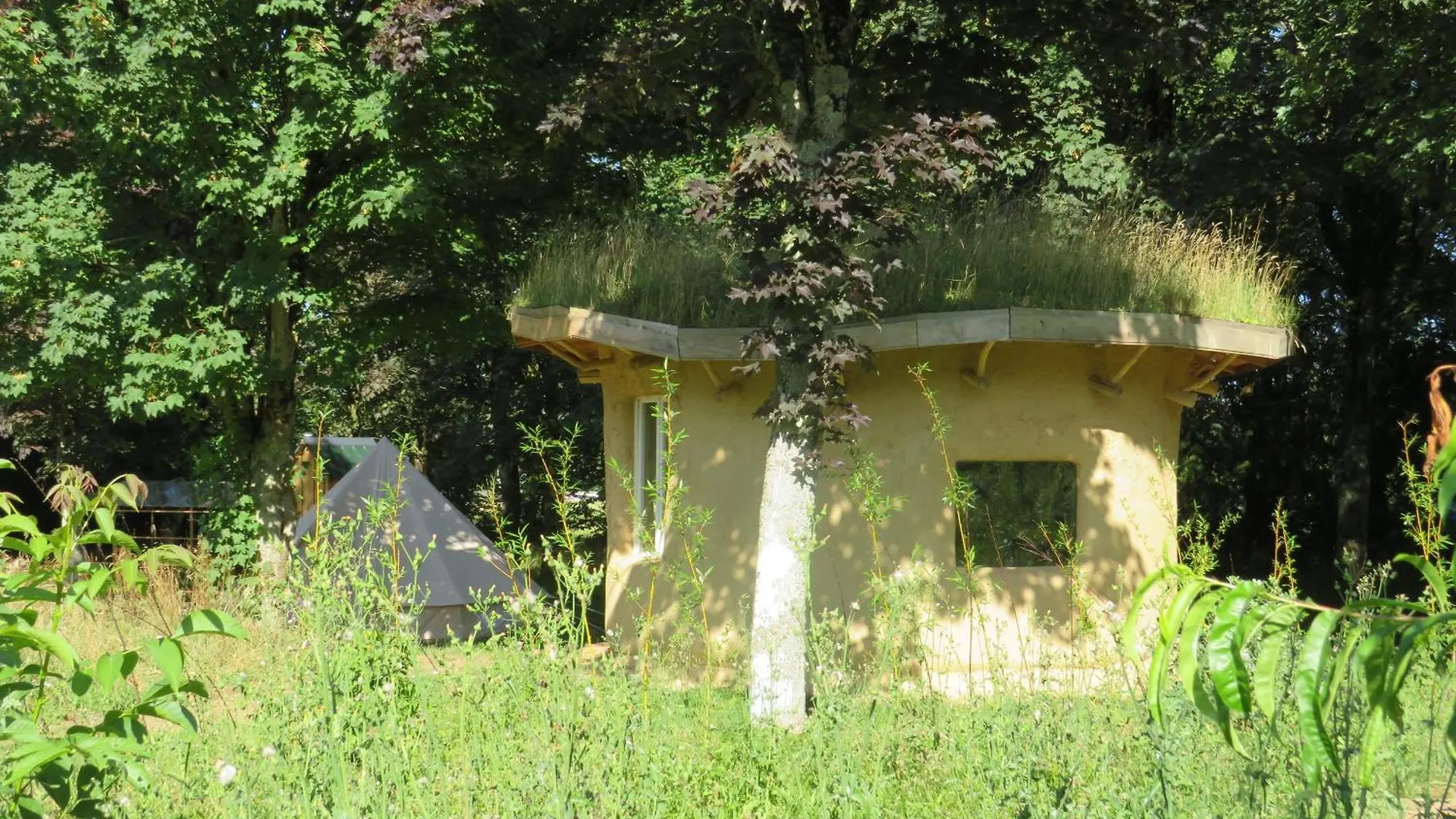 Camping Eco-Touristique Et Tiers-Lieu Apprenant - Kerbouzier Melgven Parque de Campismo